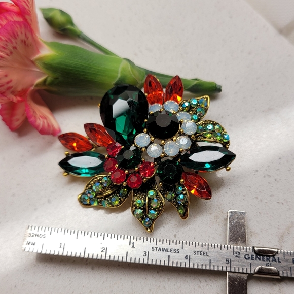 Holiday Celebrations Red & Green Crystals Brooch Pin Pendant Necklace NWT - Picture 3 of 9